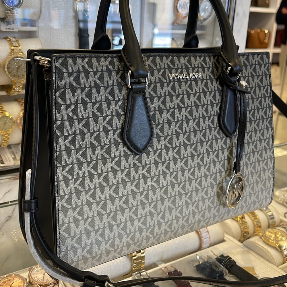 Michael Kors Sheila Medium Ombré Signature Logo Satchel
Black 
NWT - Picture 11 of 16